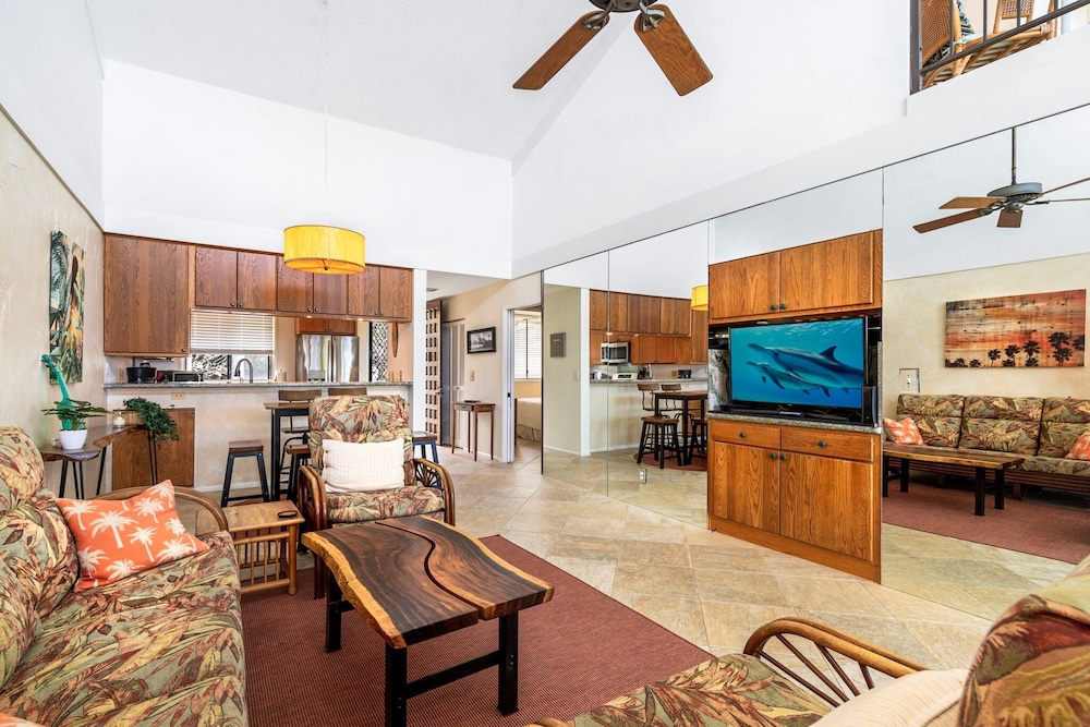 2 Bedrooms + Loft - Sleeps 6 - Ocean & Golf Views - Lanai - Vrkcv