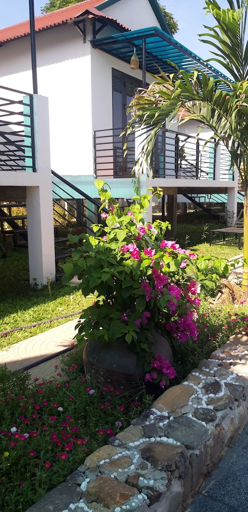 Palafita bungalow view 4