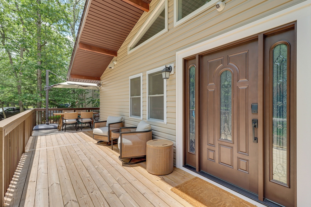Pool + Lake Access, Yard: Poconos Family Getaway