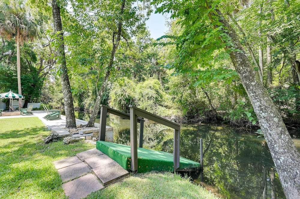 'chateau Relaxo' Homosassa Riverfront Cottage!