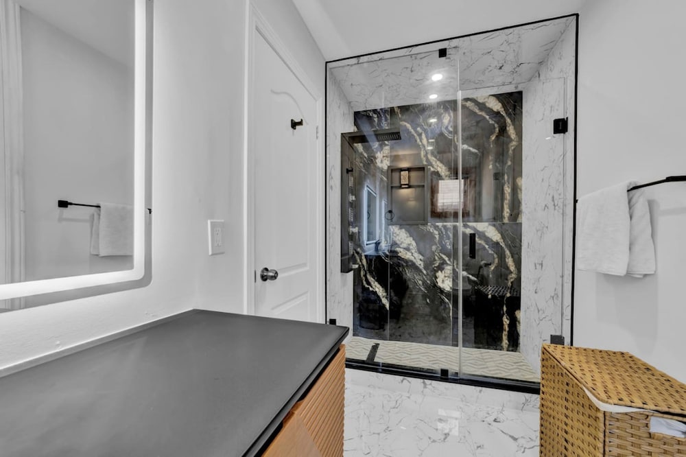 Mississauga Retreat Your Spacious 5-bedroom Home
