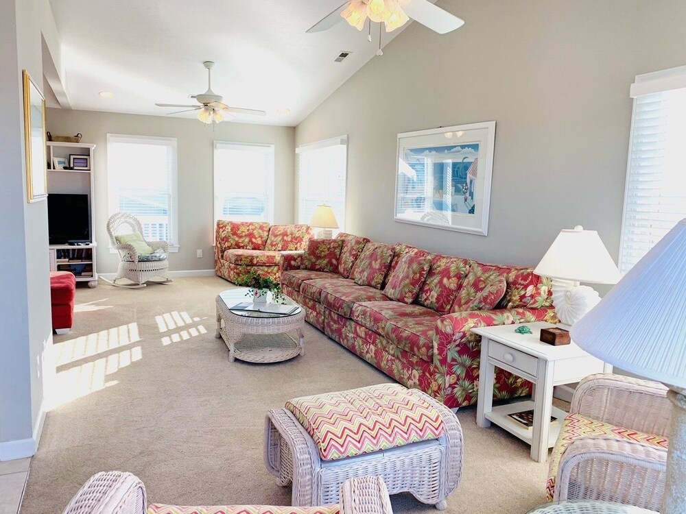 Old Man & The Sea 5 Bedroom Home by RedAwning
