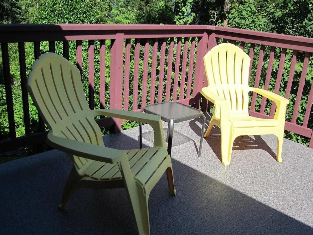 Creekside B & B