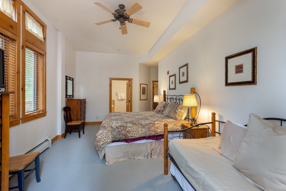 3059 The Timbers 2 Bedroom Condo by RedAwning view 3