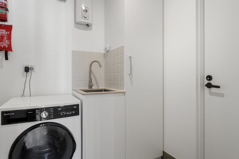 Cosmopolitan 1-bed - Fremantle Beach Front