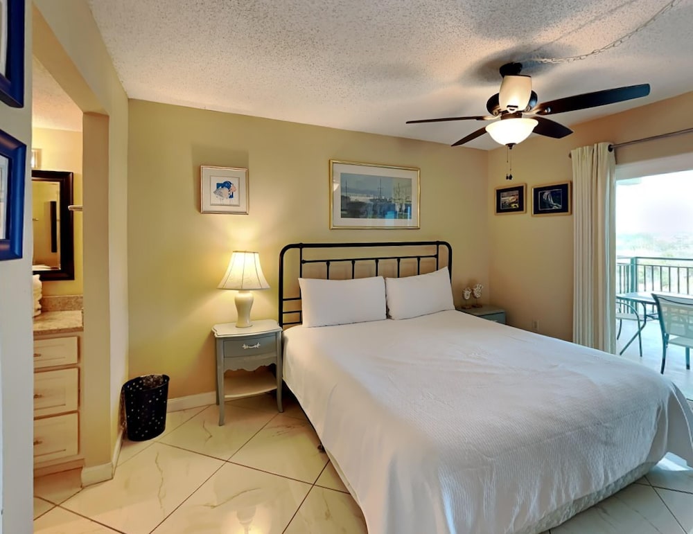 Emerald Isle Fort Walton Beach by Southern Vacation Rentals