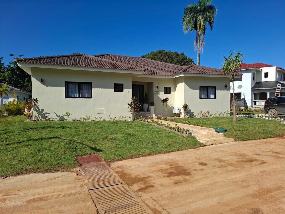 Luxury 5 Bedrooms Villa in Hispañola -sosua