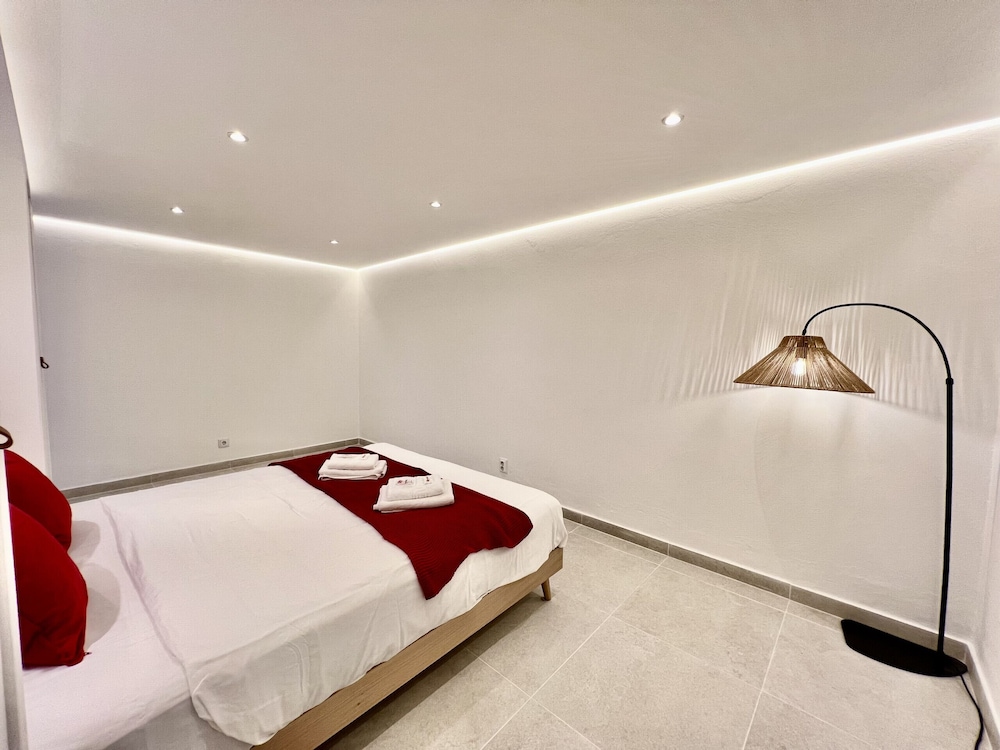 Vilamoura Deluxe Villa by Homing