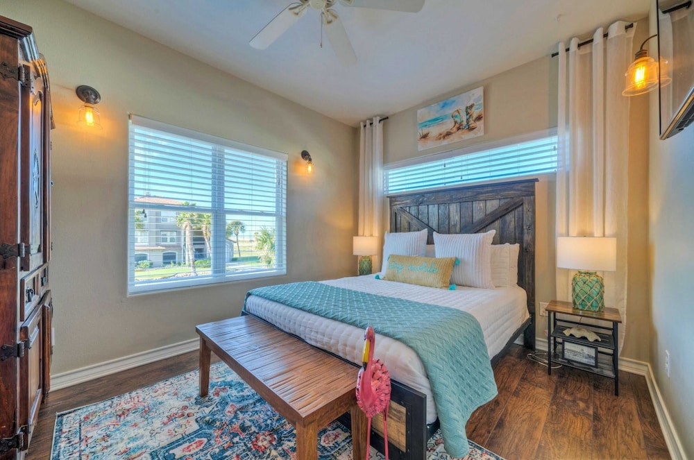 2 Homes, Sleeps 22 Steps to the Beach, Private Pool, Fire Pit, Balcony Views