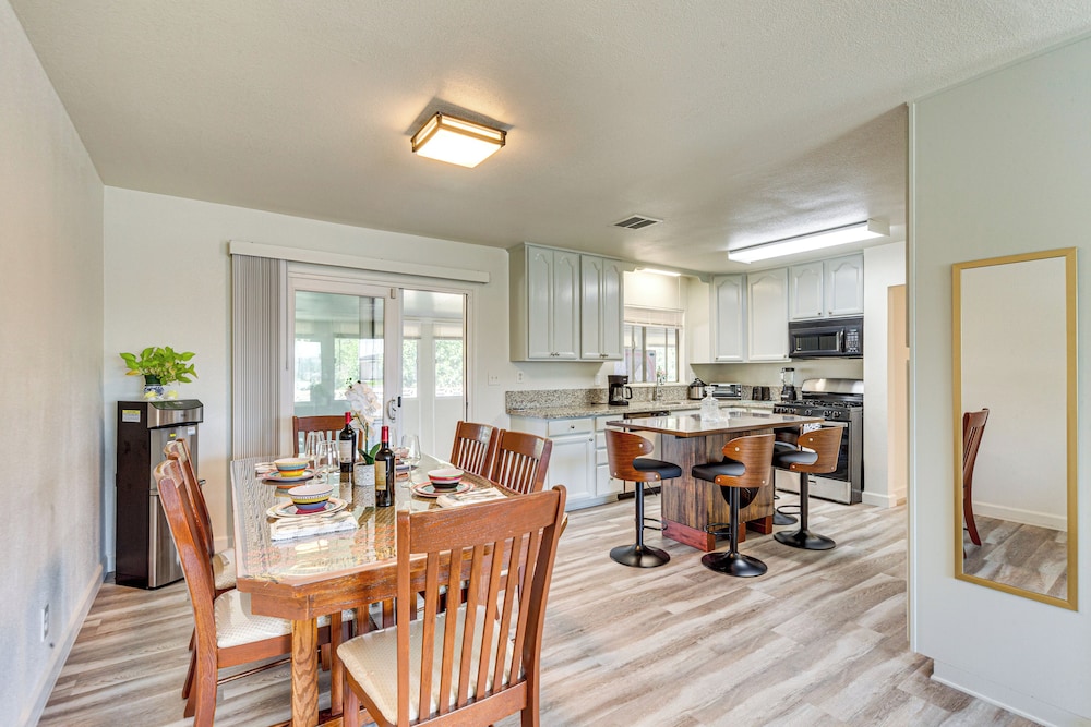 Hemet Retreat w/ Peak Views + 2 Saunas