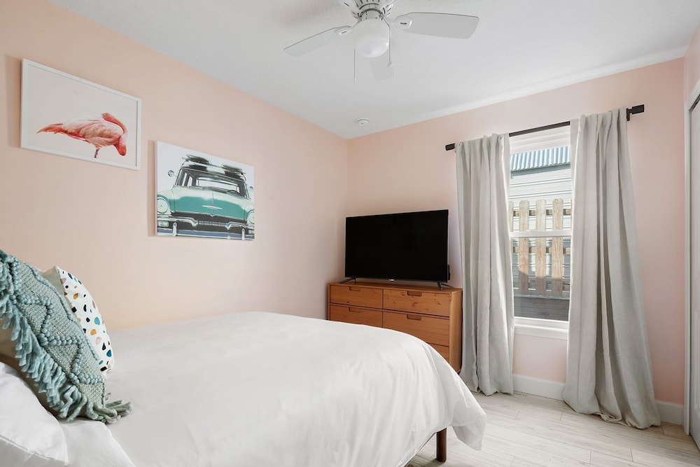 Cottagecore Coast Deck Hot Tub Surf-centric Neighborhood Kids Suite