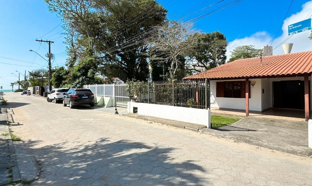 Casa Aconchegante a 100 metros da praia