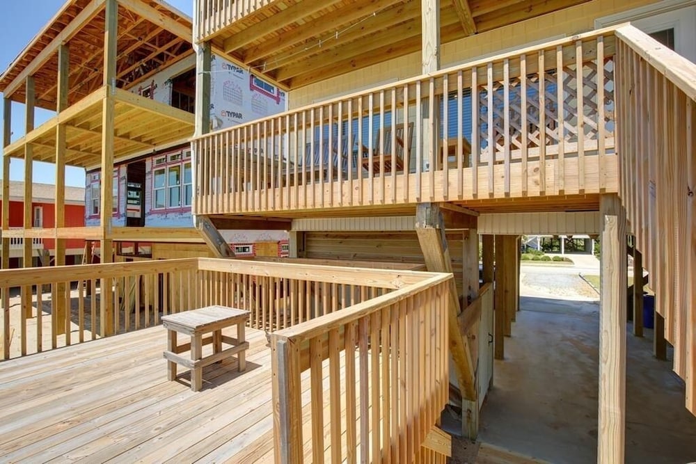Summer Sandcastle 5 Bedroom Home by RedAwning