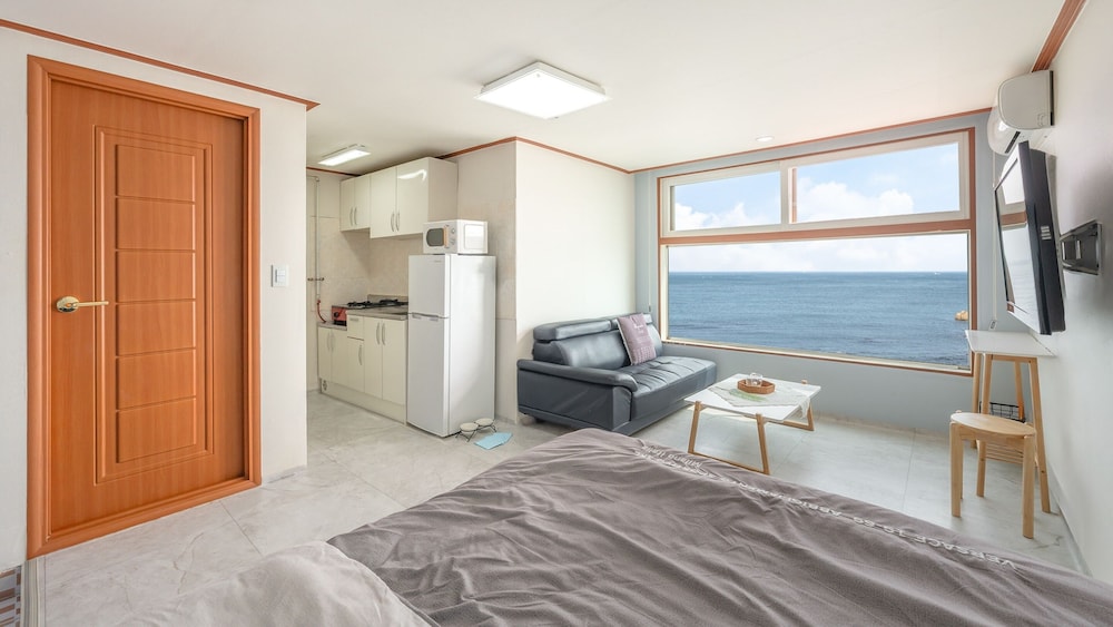 Goseong Napoli House Pension