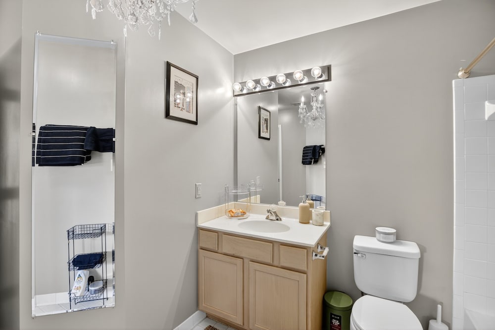 Cozy Pikesville Penthouse With Basketball Arcade 2 Bedroom Condo