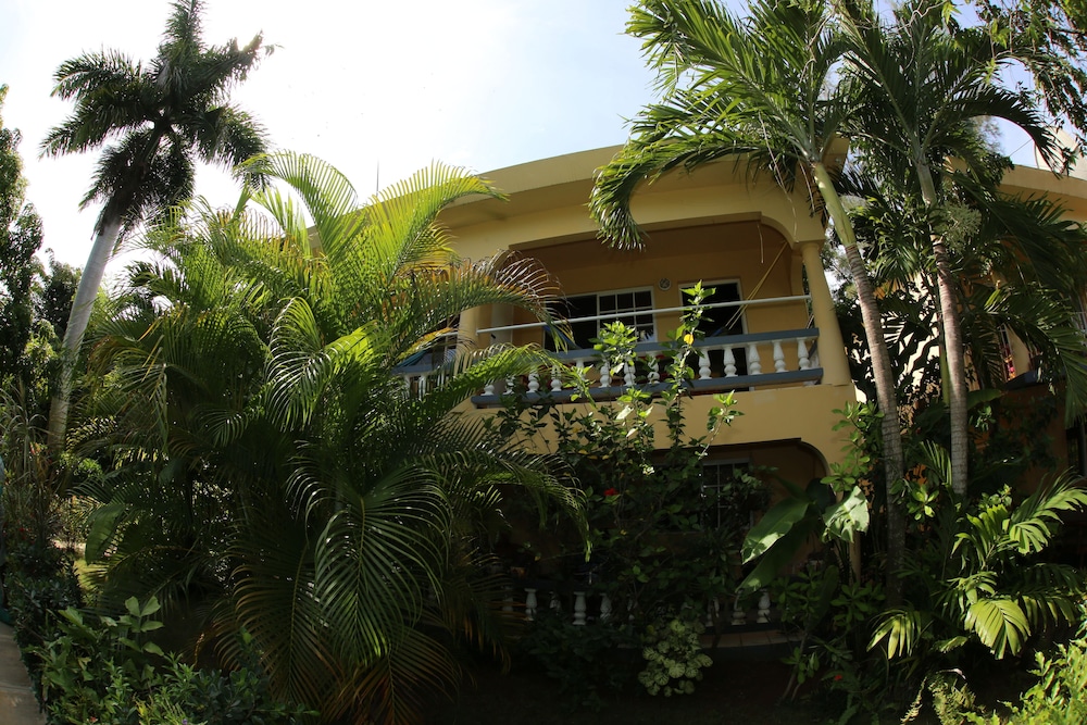 Hotel Seastar Inn - Image 1