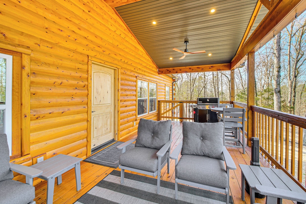 11 Mi to Marina on Lake Hamilton: Cabin Getaway