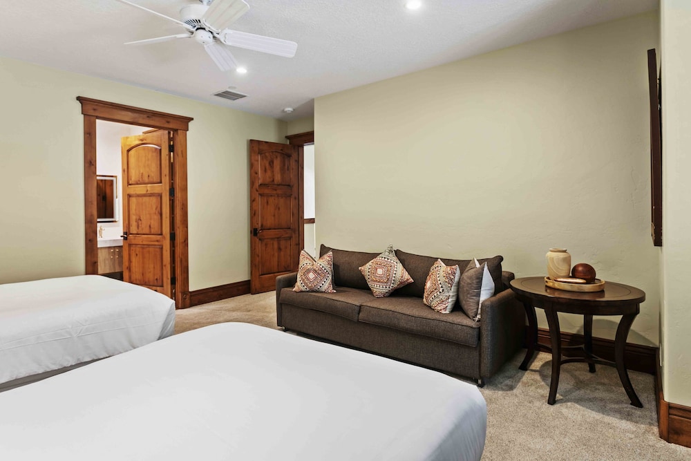 6565 Lookout Drive - Four Bedroom with Spa 4 Condo