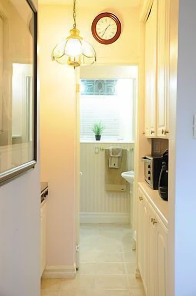 Brockville Vacations - The Noble Suites - Property Image 114