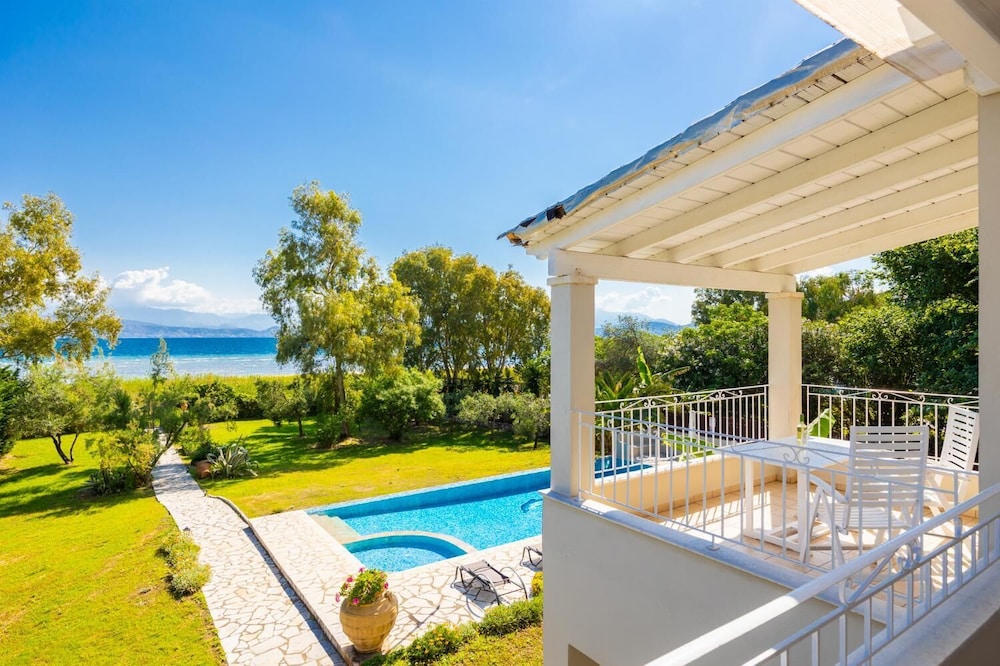 Ormos Beach House in Apraos