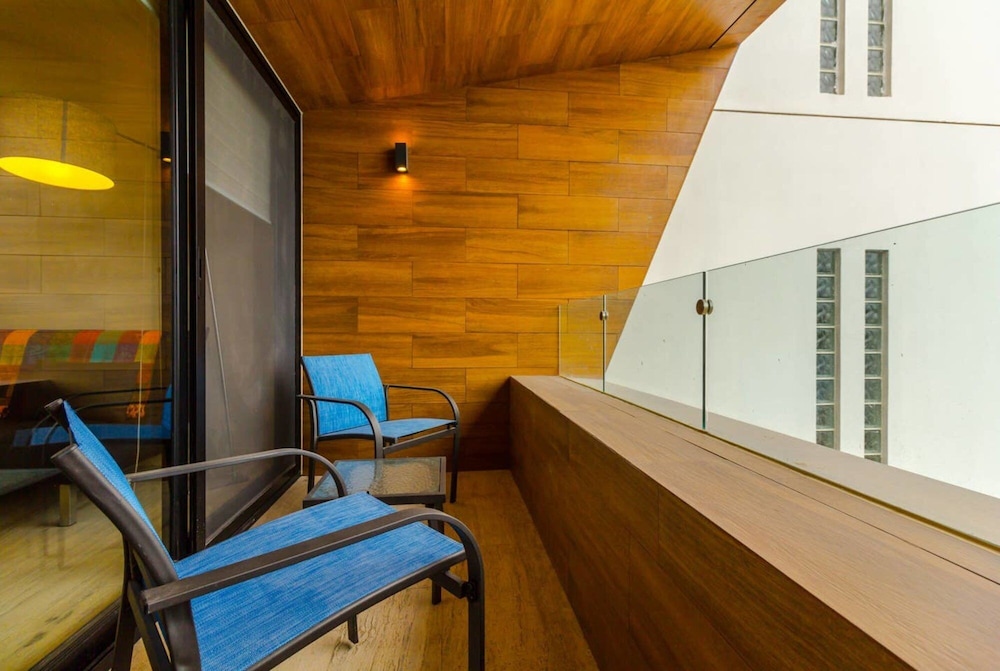 NEW 1 BR gym Pool in Fantastic Location in Playa view 4