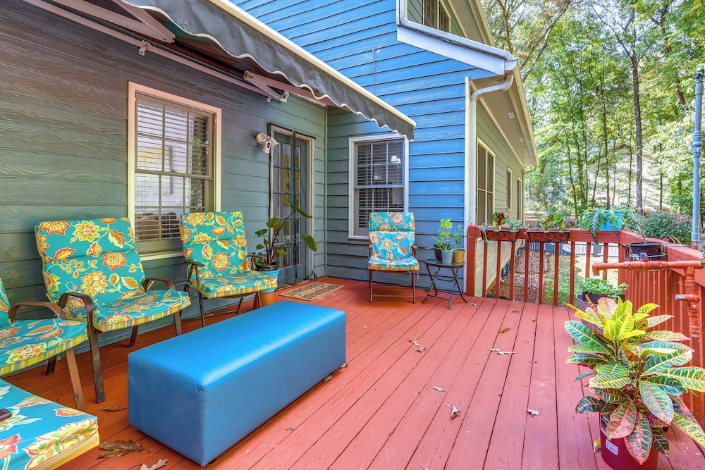 ~ 30 Mi to Atlanta - The Wellness Manor w/ Deck!