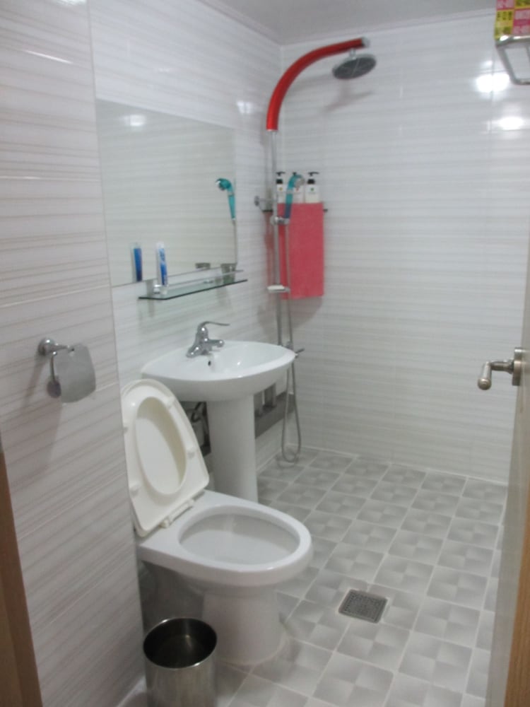 Moiri Guesthouse - Hostel
