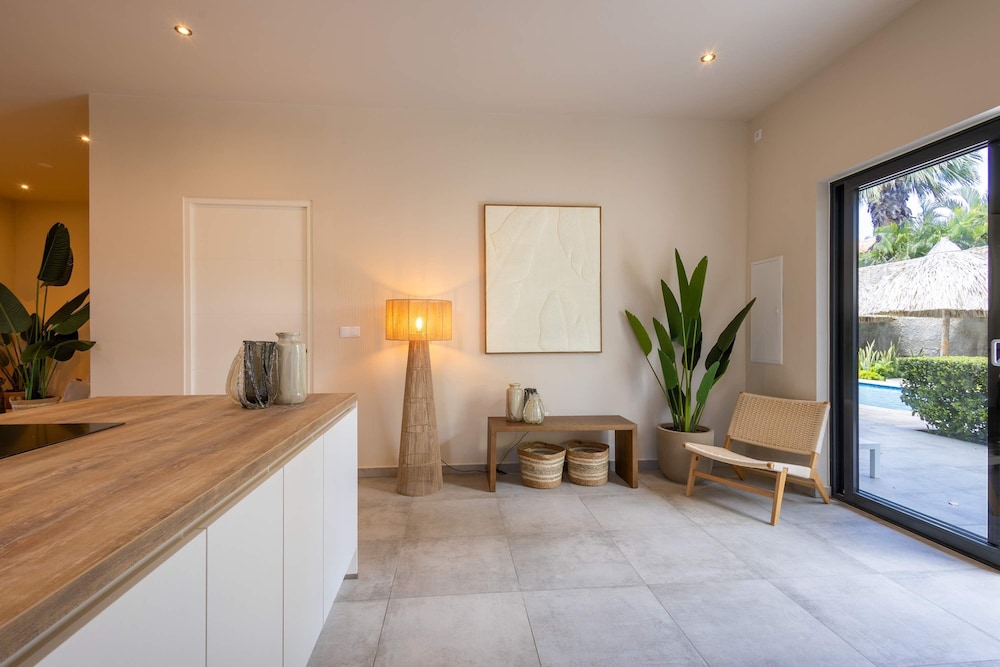 Chic 3BR Apartment Mambo Beach Area Stay