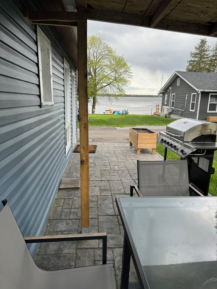 Myriad Fins Cottage and Marina