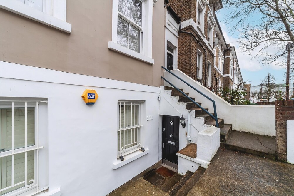 Stylish Shepherd's Bush Flat With Patio