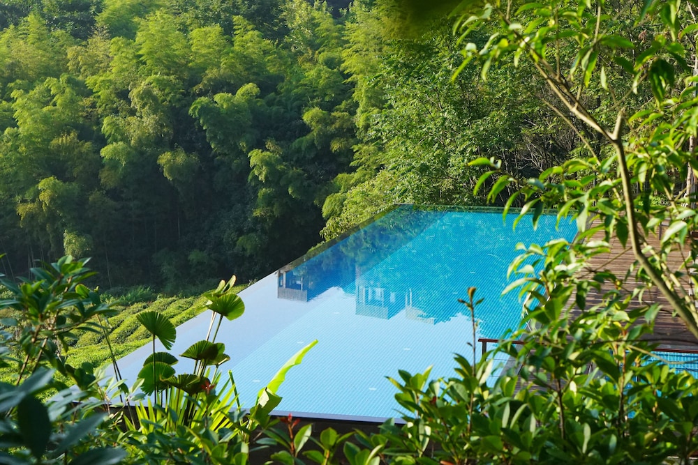 Meijie Mountain Hotspring Resort