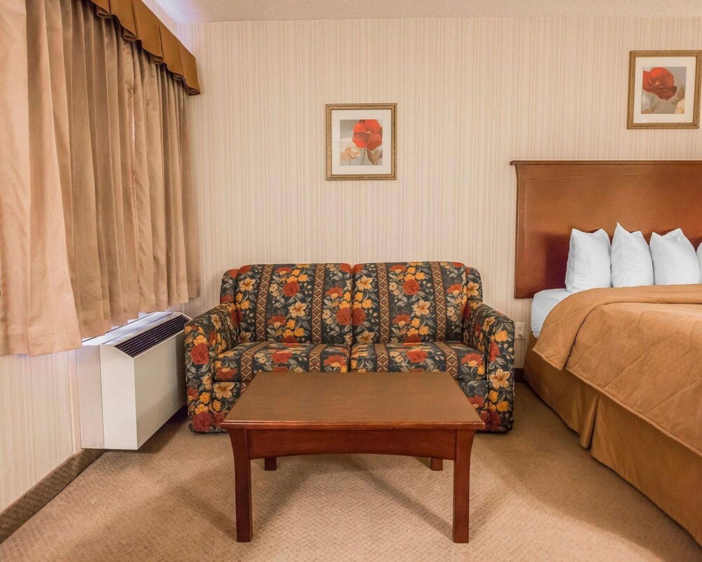 Red Deer Vacations - Quality Inn  Conference Centre - Property Image 19