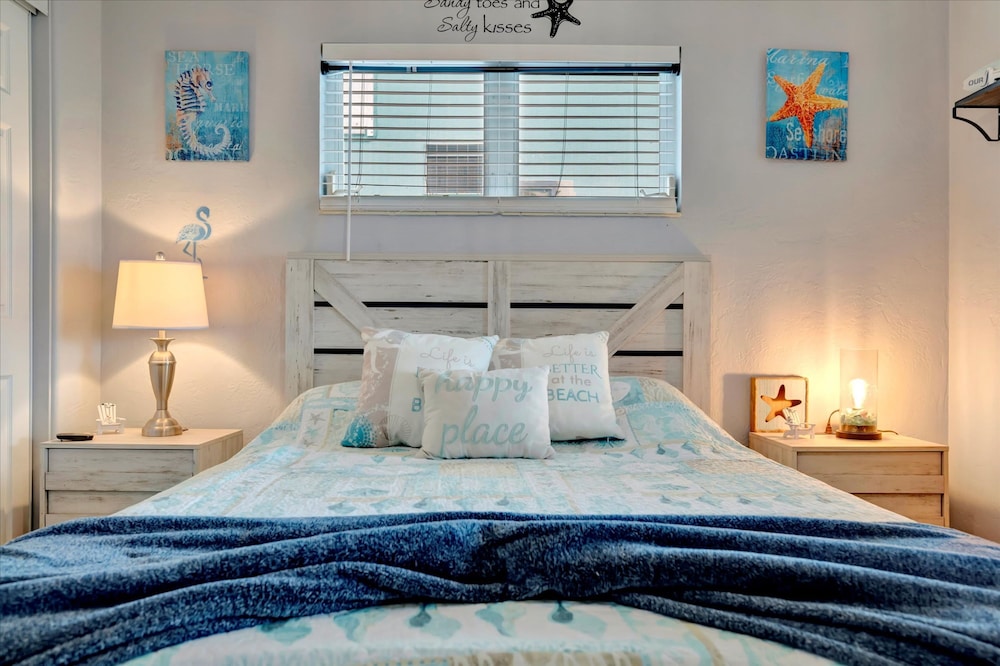Dolphin Suite 2B Pet Friendly Waterfront Dock