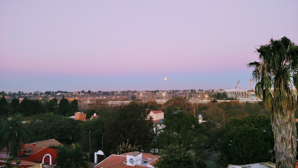 Hotel Naike Casa de Huespedes - Image 1