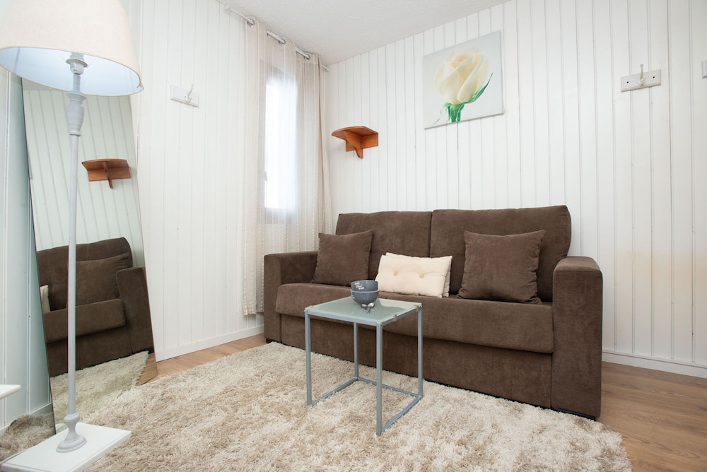 APARTAMENTOS VAQUERS MIKKA 3000