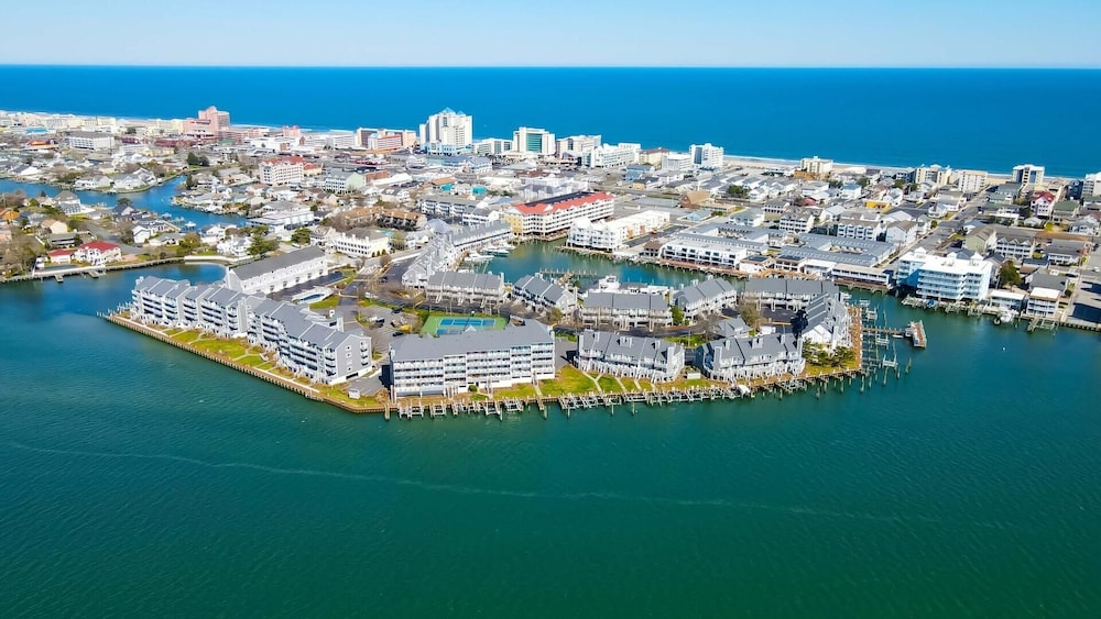 Harbour Island 106l 2 Bedroom Condo by RedAwning view 3