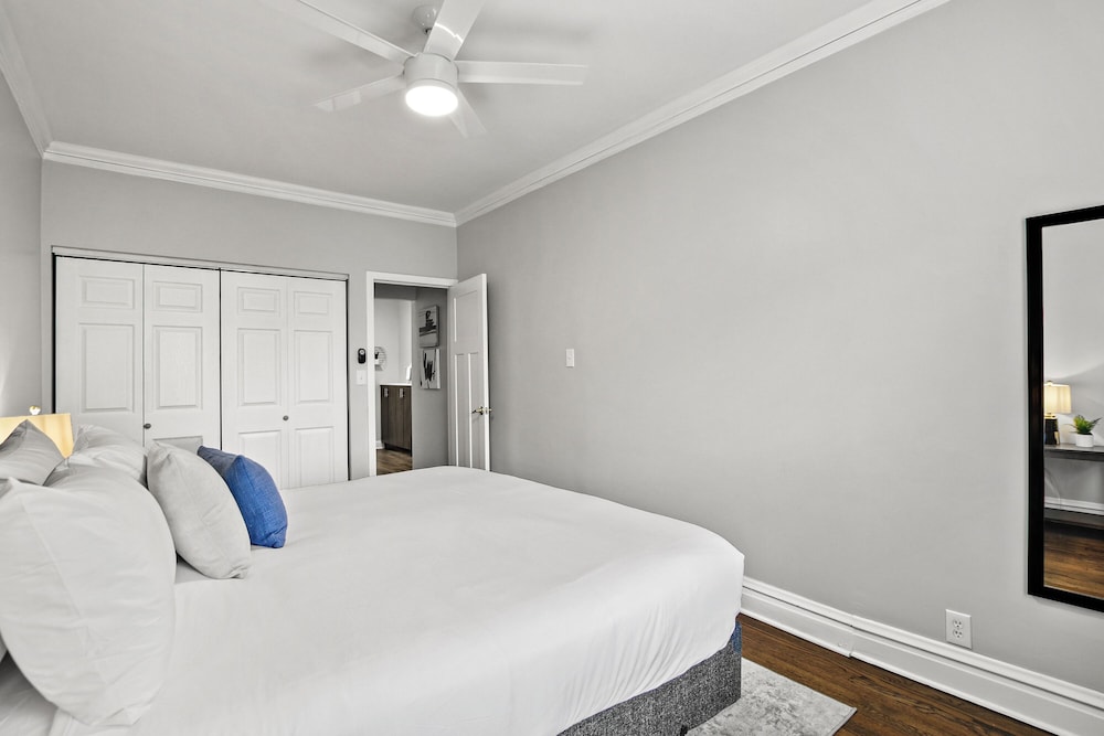 Cozy 2BR in Chicago - Roscoe 08-1W