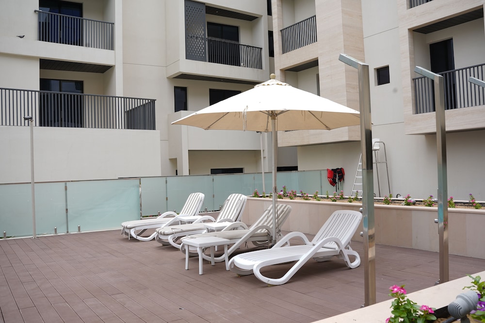 Stylish 1 BR for rent G005