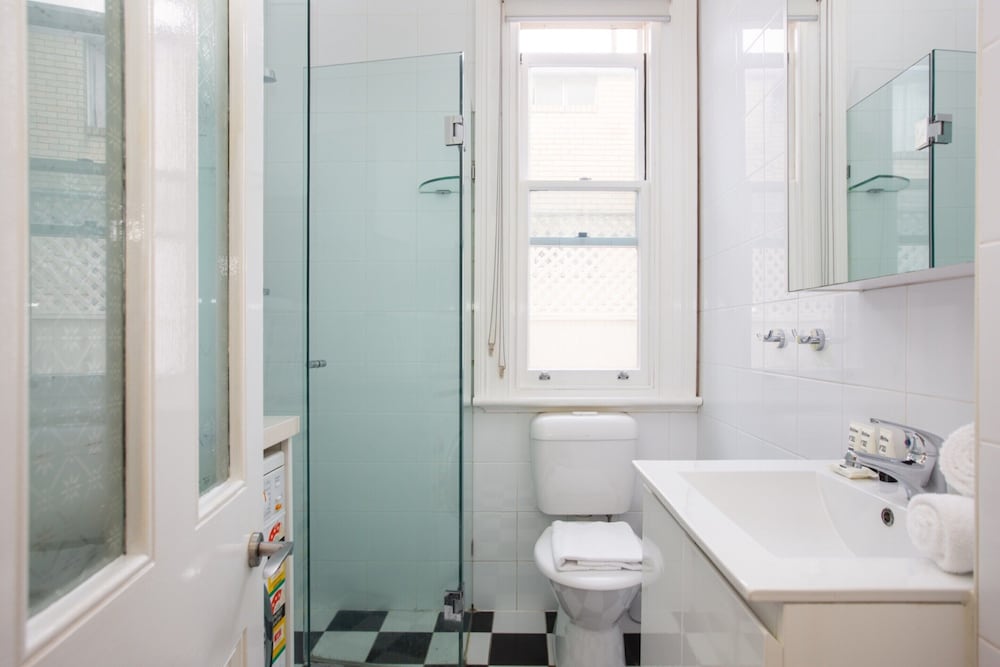 Intimate Studio Apartment With Balcony in Glebe