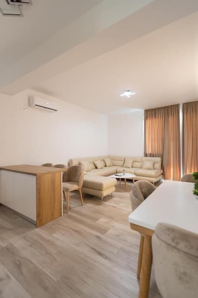 Zani's Villa