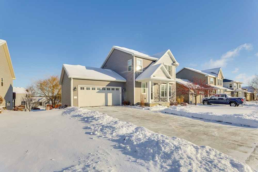 10 Mi to Dtwn Madison: Home w/ Large Yard!