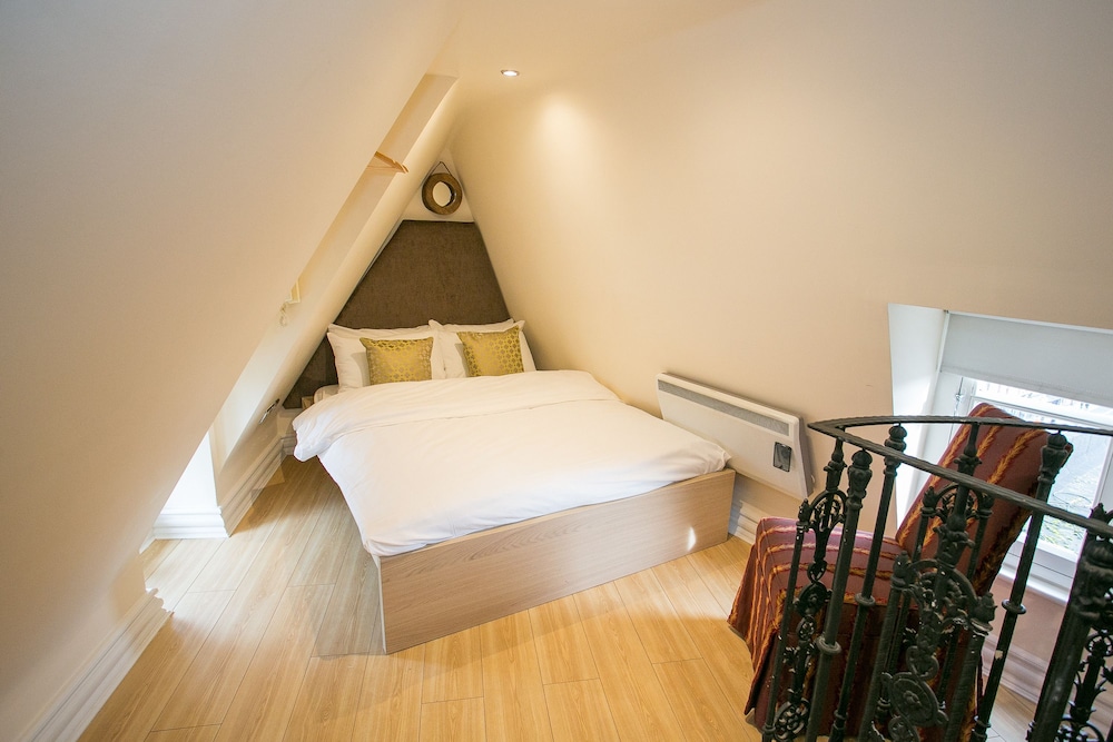 O'Connell Bridge Apartments