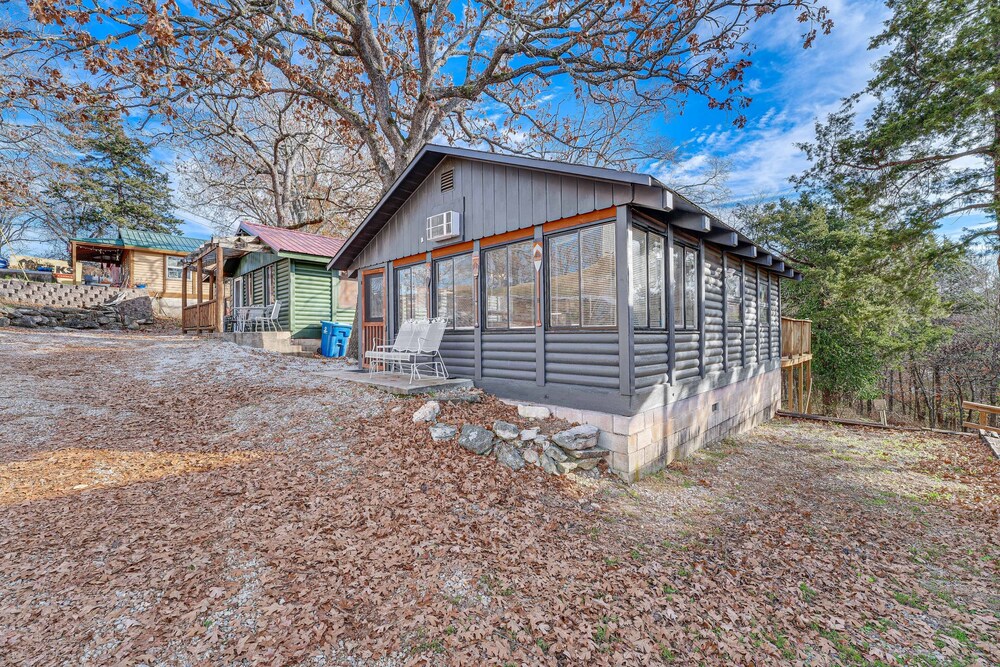 Inviting Cabin ~ 11 Mi to Silverdollar City view 5