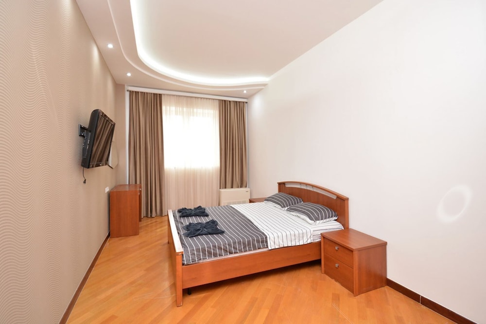 Apartments by Luxe Group DI64