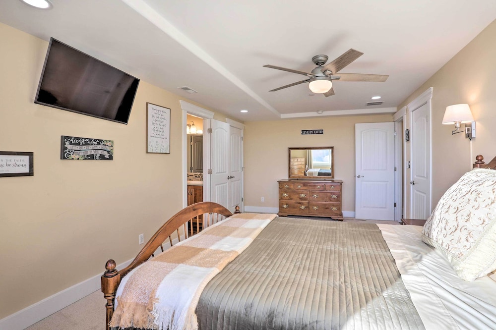 Furnished Patio + Home Gym: Brighton Family Home!