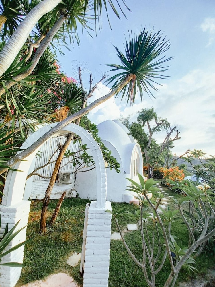 Mentigibay Dome Villa Lombok
