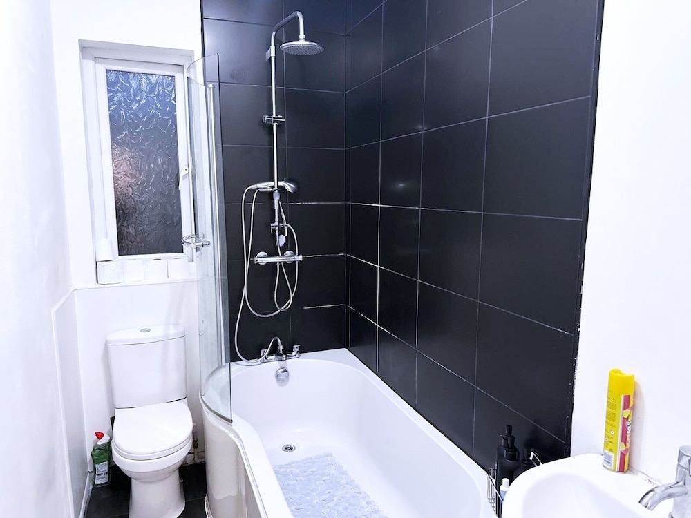 2dbed Close to Etihad, Coop Live, Manchester