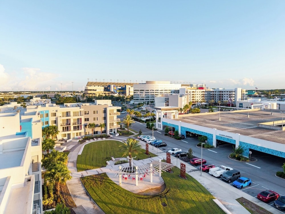 Daytona 3BR Getaway Pool, Gym, Pet Friendly