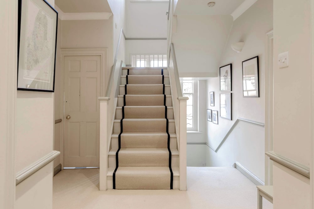 Beautiful Family Home w Garden Pool - Wimbledon