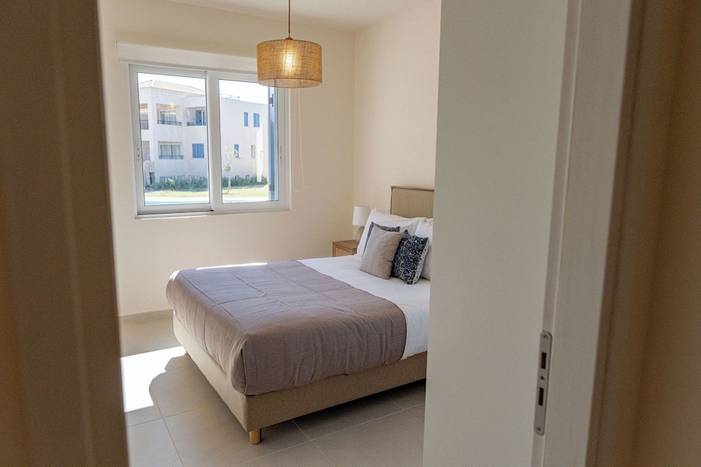 Phaedrus Living: Seaside Thalassa Cretan 102